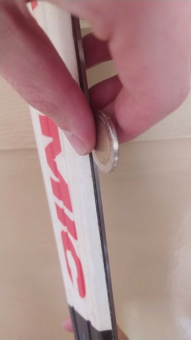 Отлични ски с база и кантове готови за сезона.Автомати всички номера.