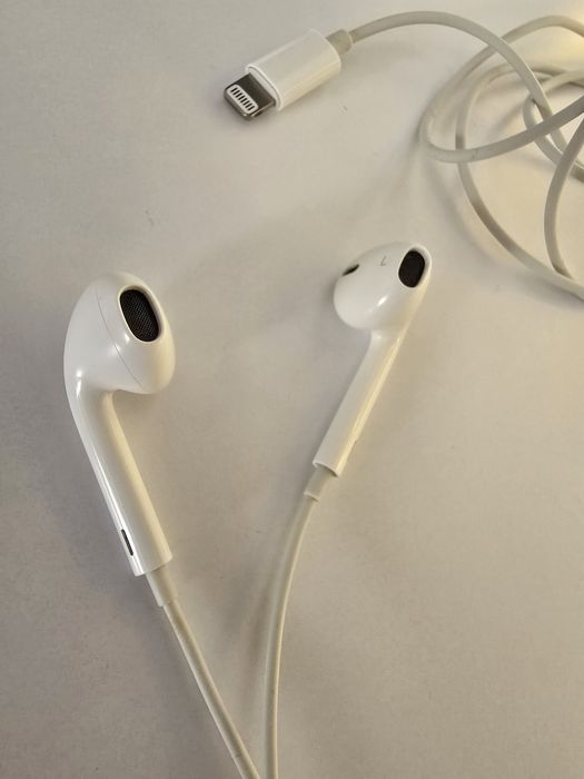 Слушалки Airpods със Lightning кабел