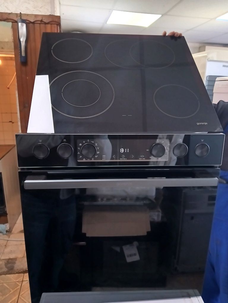 Чисто нова черна стъклена печка за вграждане Gorenje 2 години гаранция