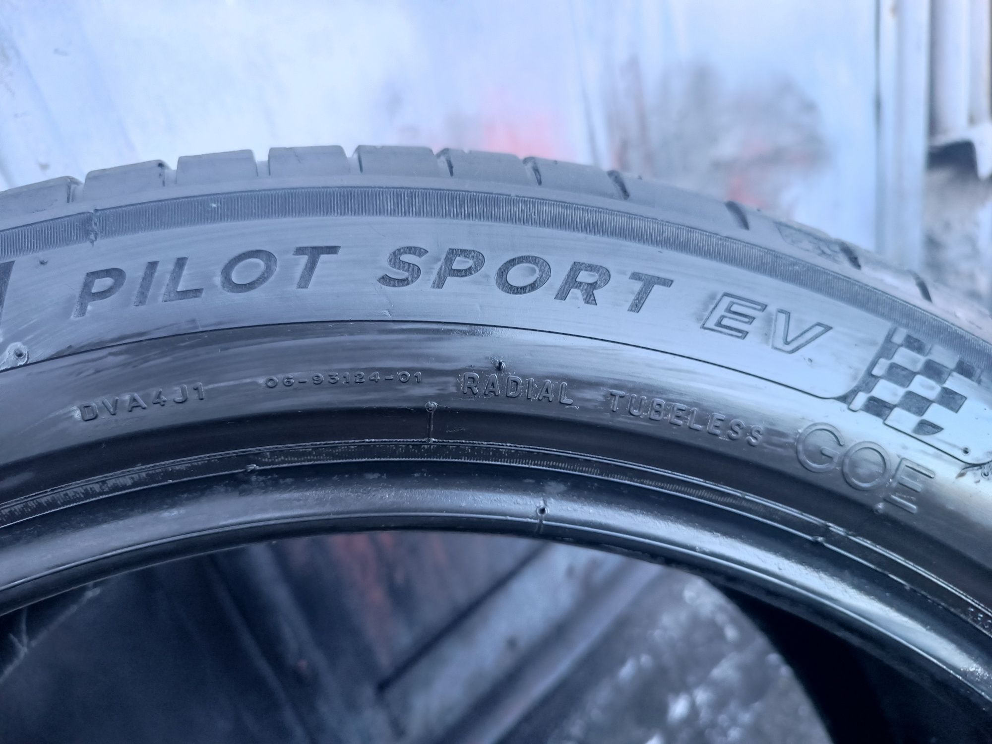 255/45/20 Michelin