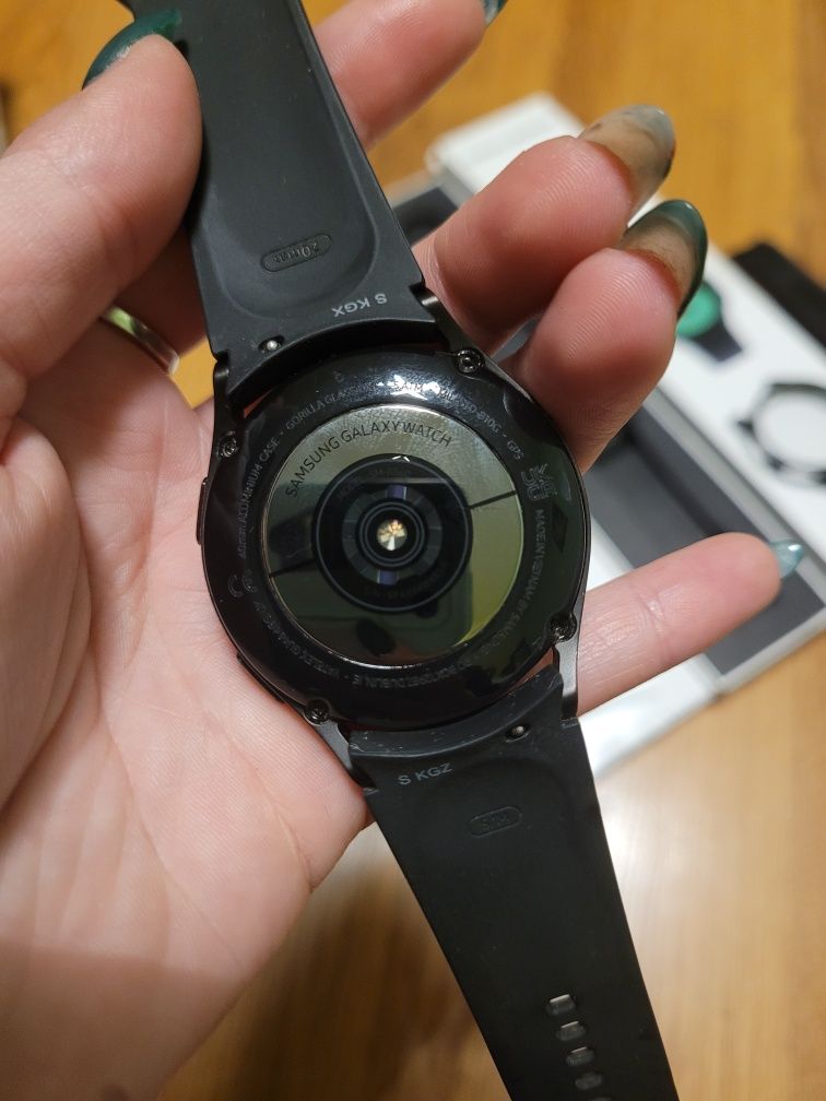 Смарт часовник Samsung galaxy watch 4