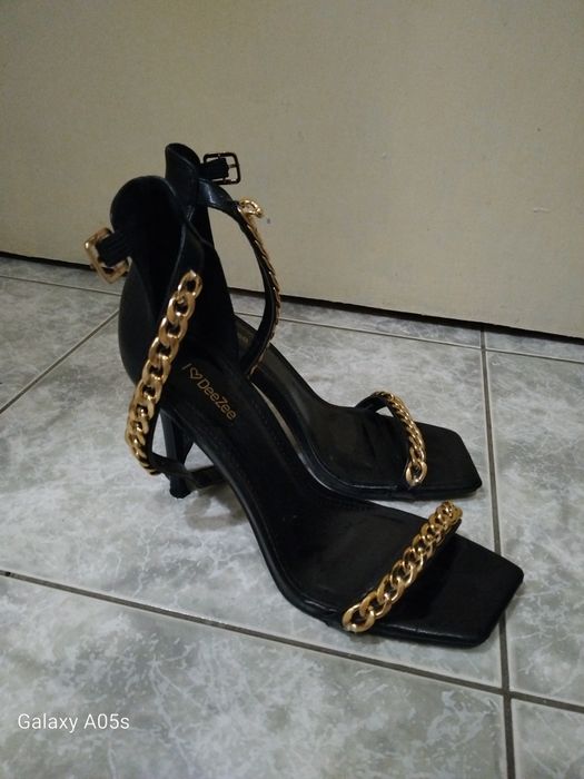 Дамски сандали на ток размер 37