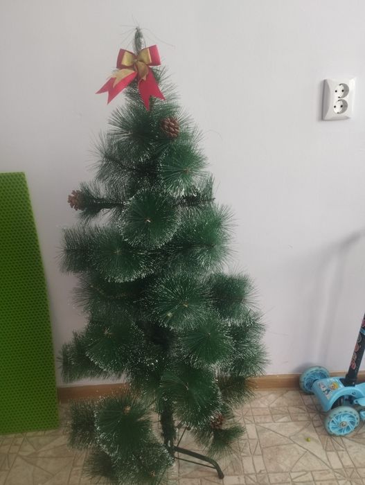 Продам ёлку не большую