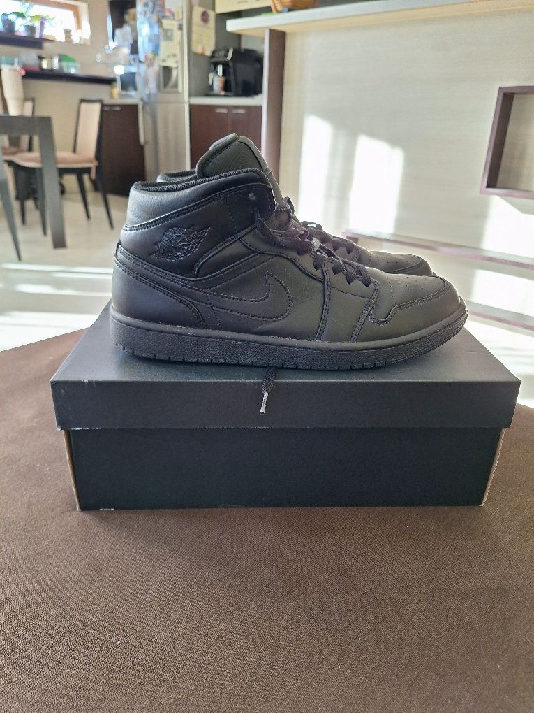Оригинални обувки Nike Air Jordan 1 Mid номер 46