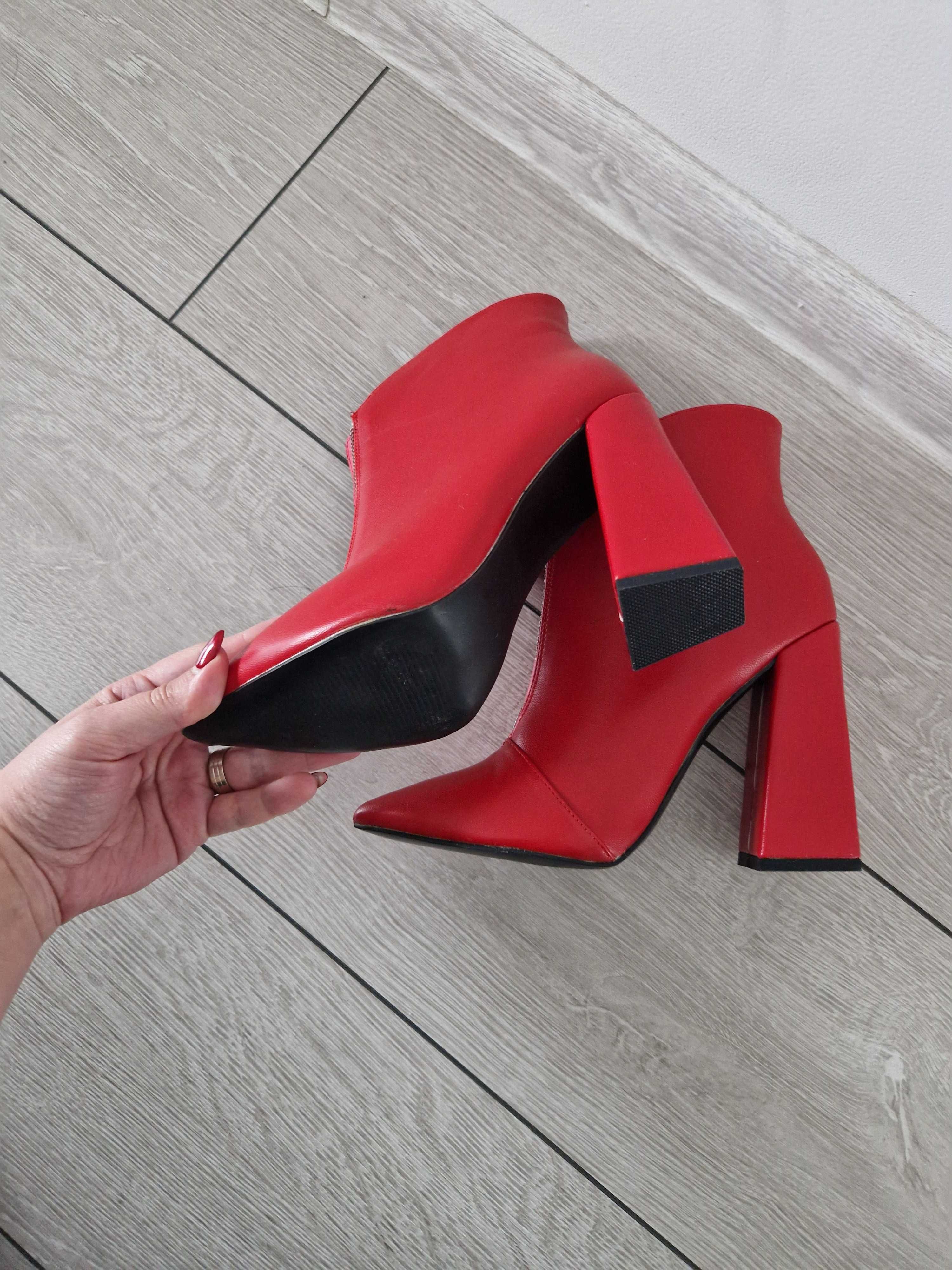 Botine / ghete rosii toc gros si varf ascutit marime 37