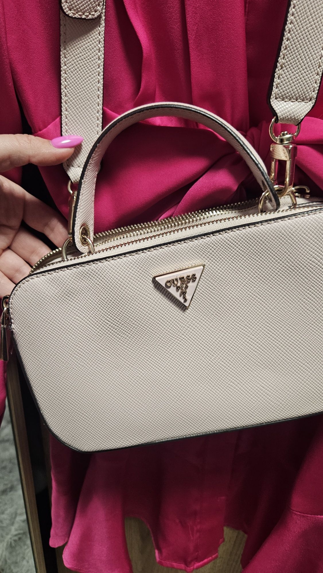 Чантичка Guess, еко кожа