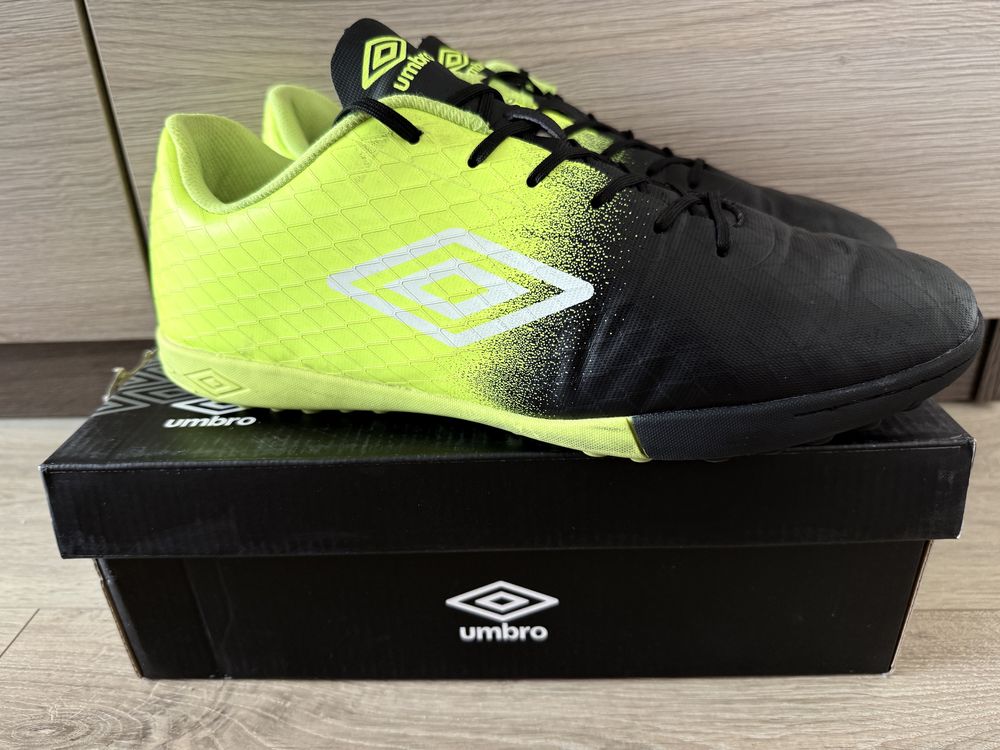 Футболни обувки Umbro Duel TF
