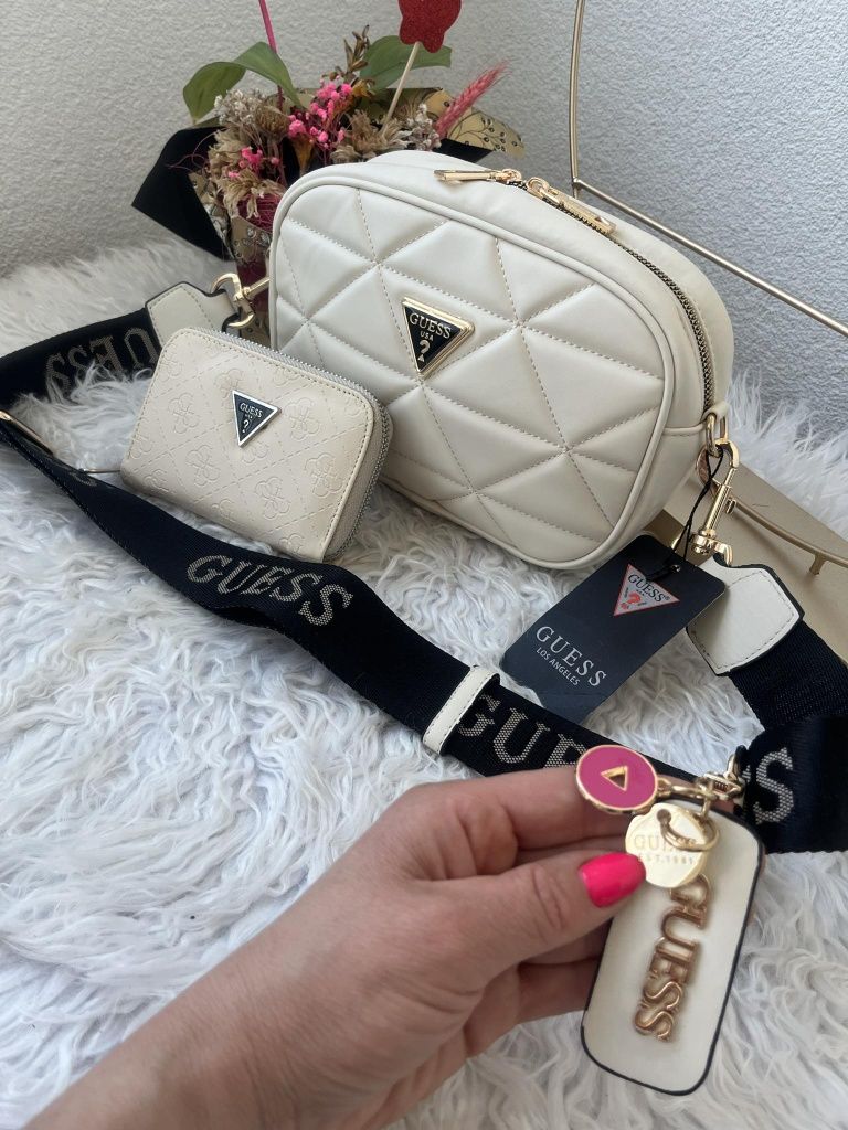 Guess чанти ,раници бъбрек