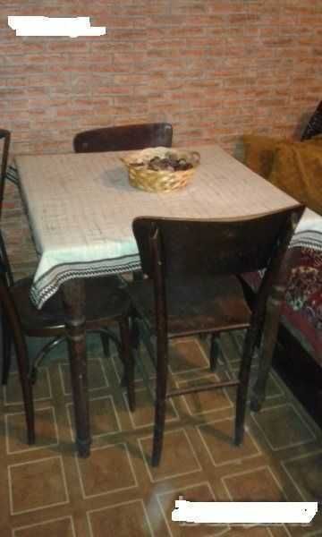 Старинна маса орехова със 4 стола