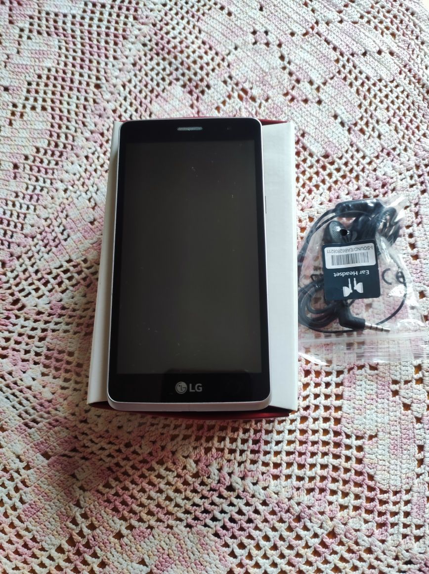 Smart телефон LG Bello II, X150