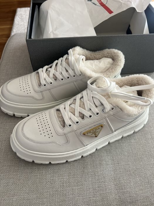 Бели маратонки Prada