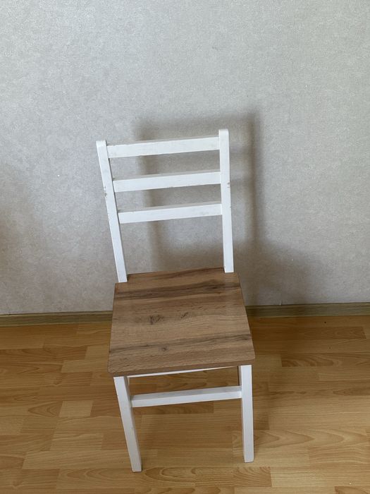 Деревянный стул