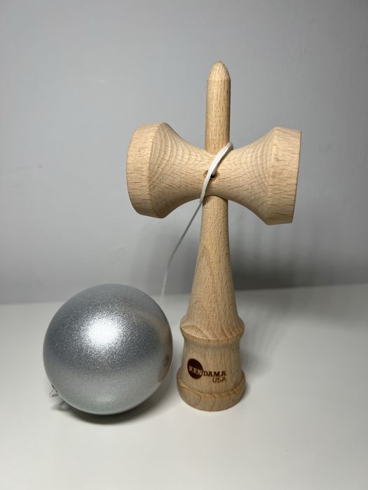 Kendama USA - Bila Lucioasă/Mată (NOUA)