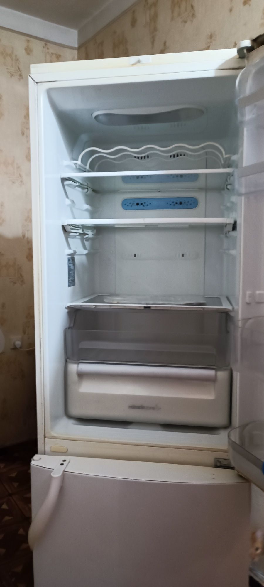 Продам холодильник рабочий.