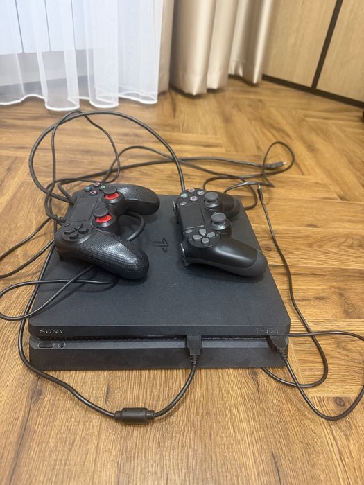 Продам PS 4 . В отличном состоянии. Два джостика в комплекте.