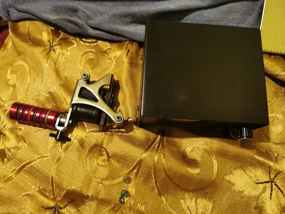 De vânzare aparat de tatuat cu tot ce trebuie