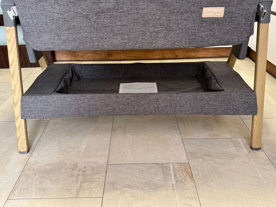 Бебешко легло next to me