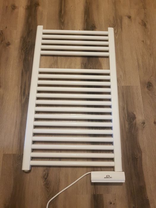 Електрическа лира за баня Airelec Bahia