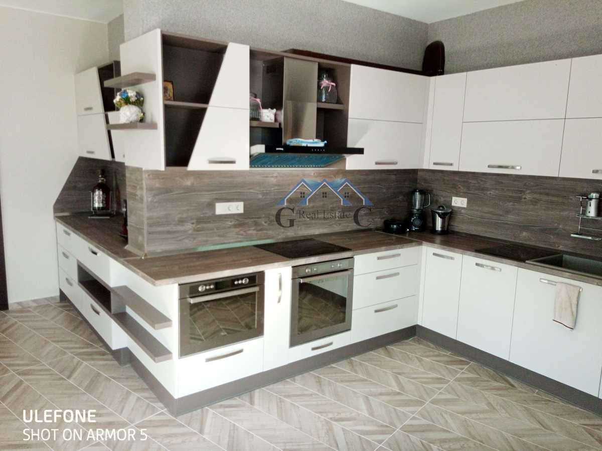 Продава се Къща в Варна, Левски - 245 кв.м за 1919 €/кв.м - Снимка #3