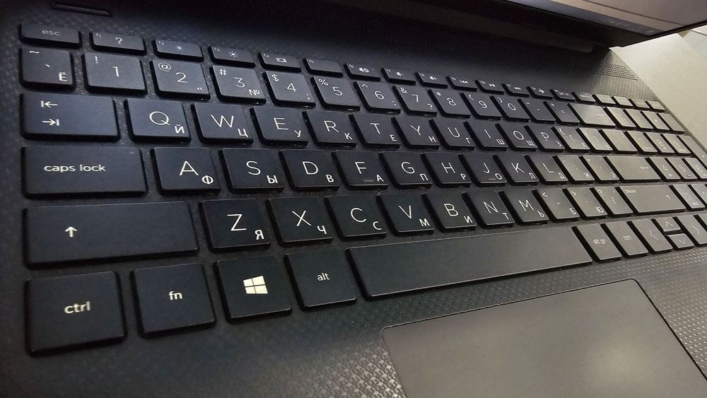 45 kun ishlagan sovgaga kelgan HP notebookni  yarim narxiga beraman!