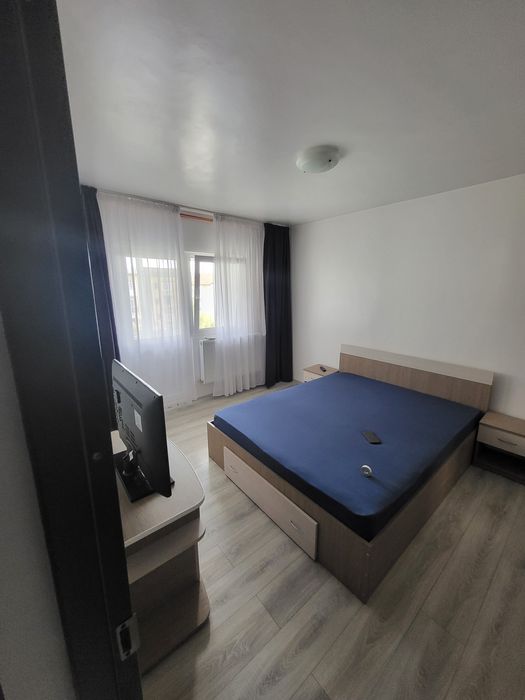 Închiriez garsoniera.