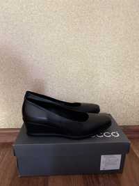Новые туфли ECCO 39 размер