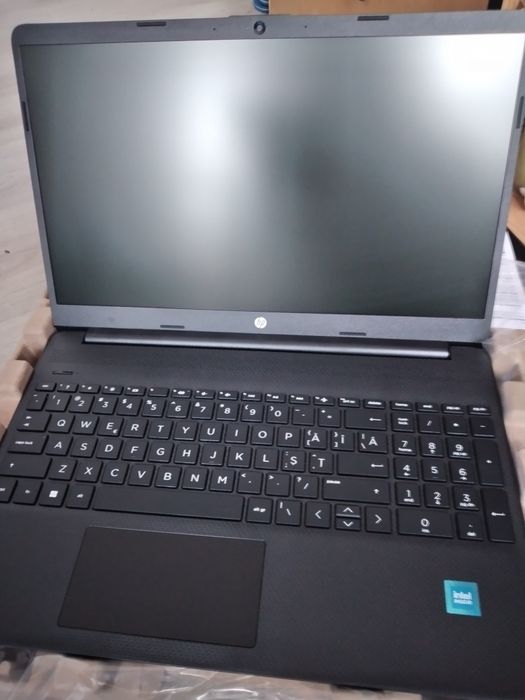 Laptop hp nou, în cutie