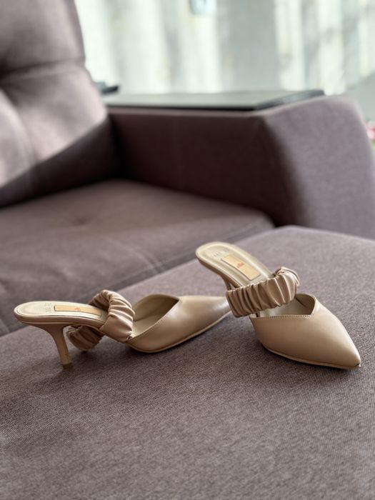 Бежевые мюли, новые.