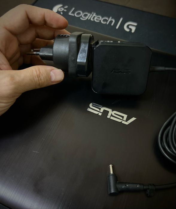 Asus noutbuk, ulgurip qoling!! 2 ta bir xil noutbuk