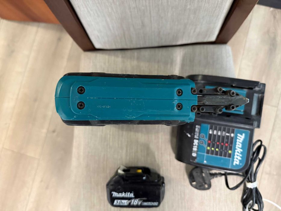 Makita DFN350 Такер