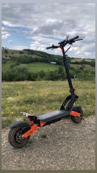 Vând trotineta electrica kamikazek1plus  ca si noua merge toate pe ea