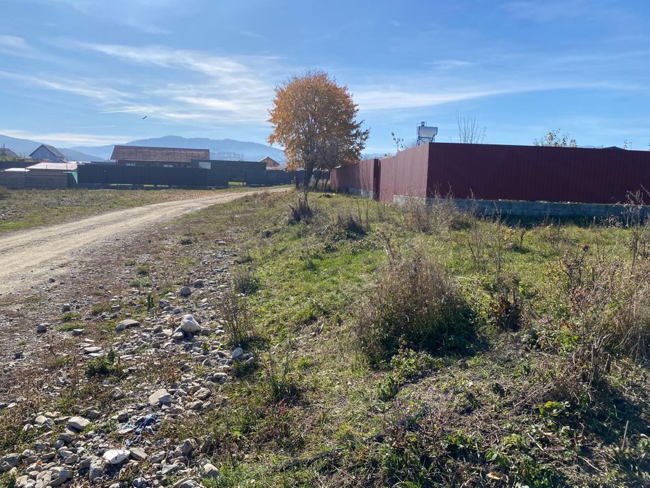 Teren 725 mp deschidere 15 m utilități