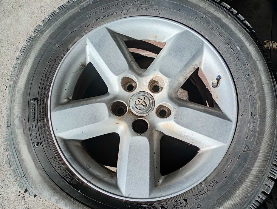 Гуми с джанти 16цола Toyota Rav 4 2004 година