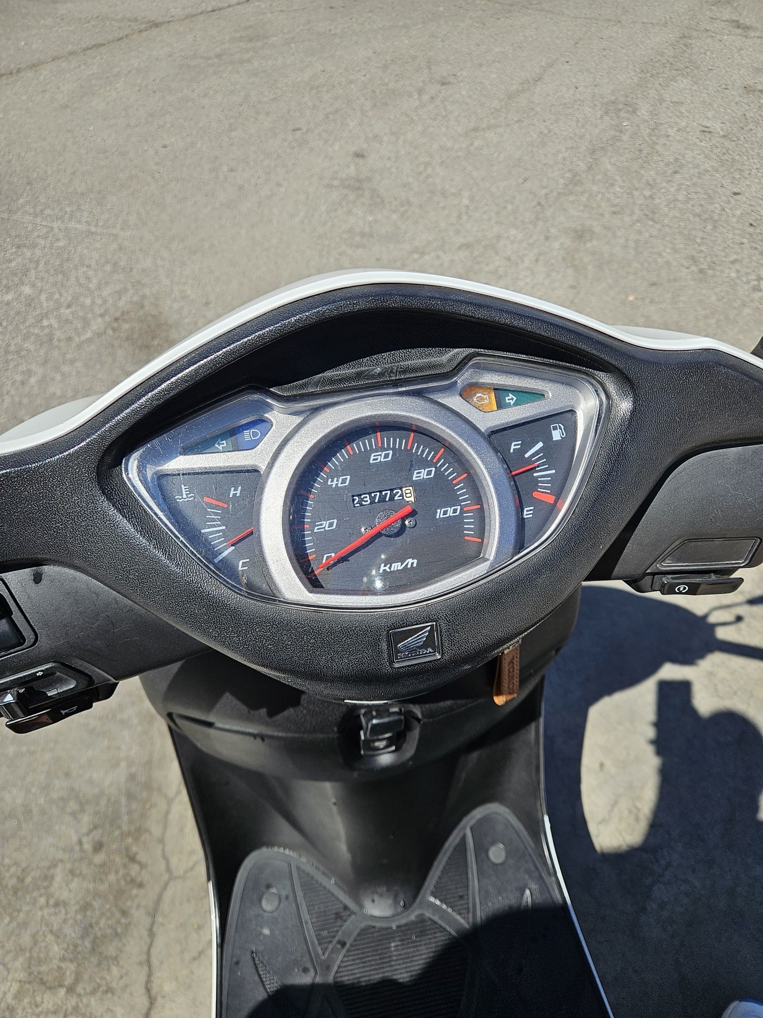 Honda Lead 110cc мотоциклет скутер