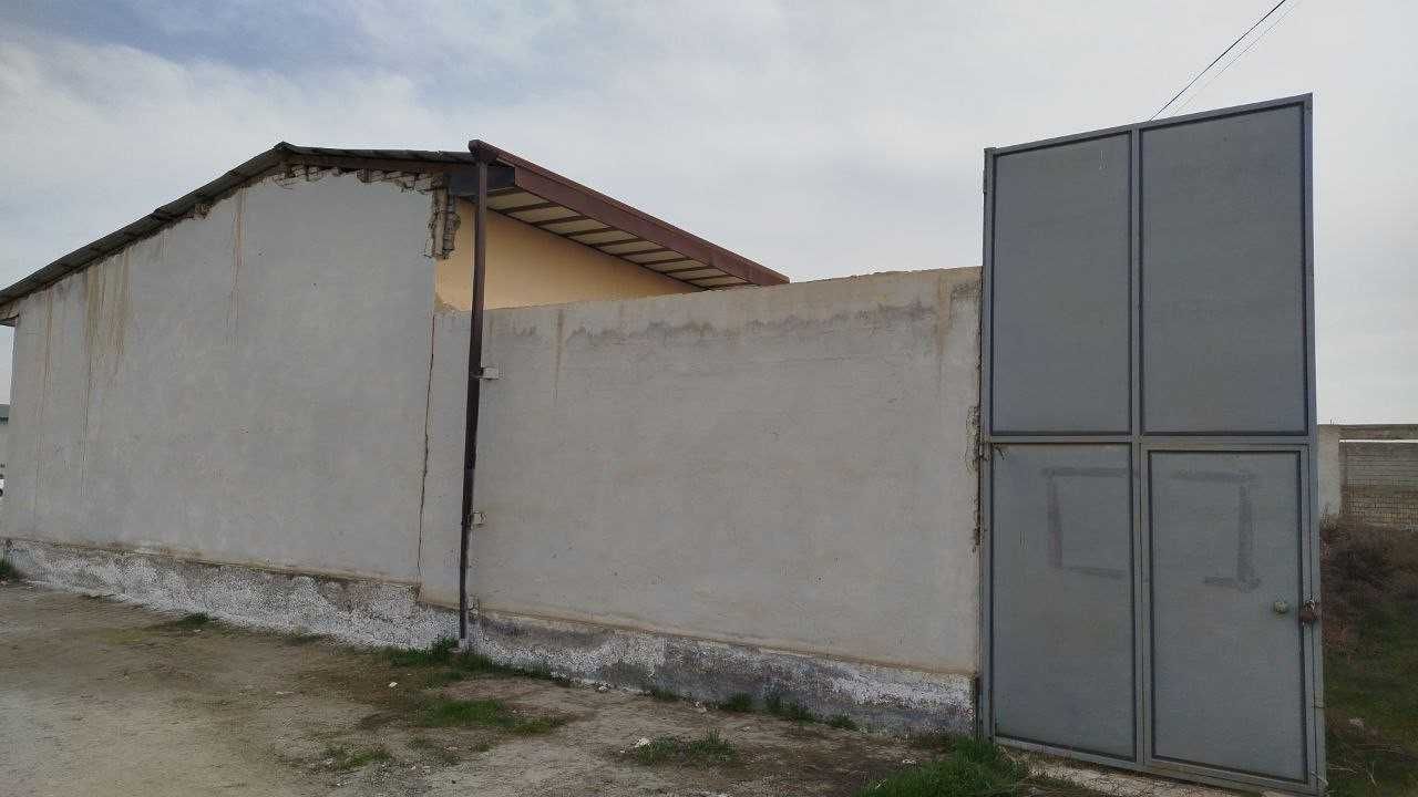Avtomobillarni saqlash va ochiq avto turargoh binosi