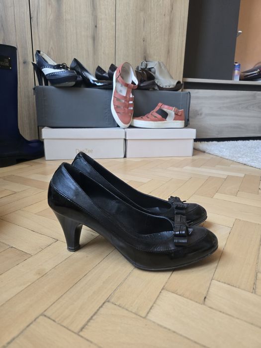 Естествена кожа обувки и сандали, гумени ботуши Love Moschino