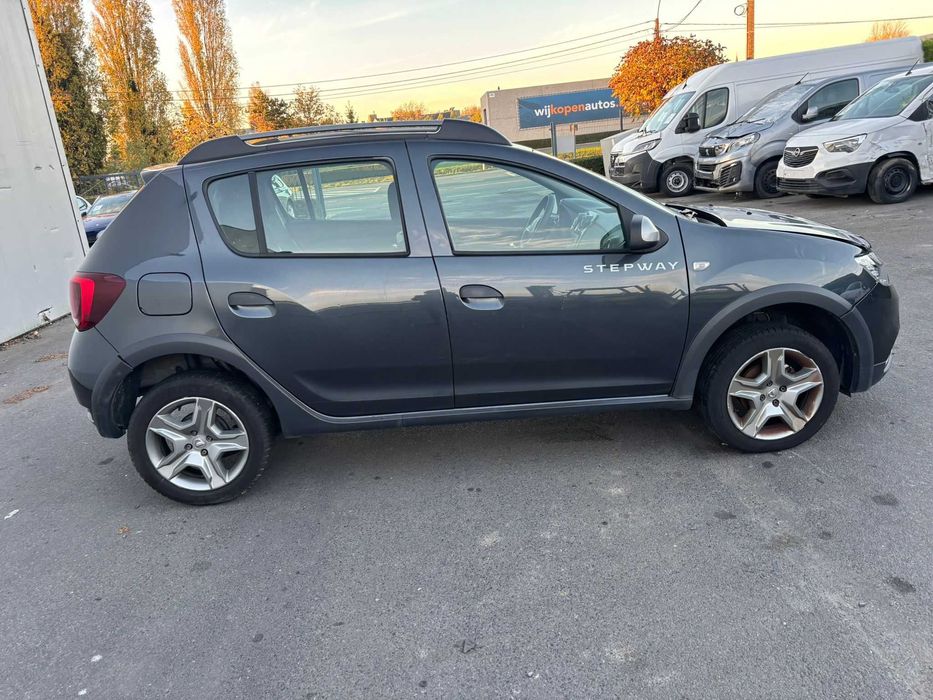 DACIA SANDERO STEPWAY / ușor avariat /2019 - 88000 km
