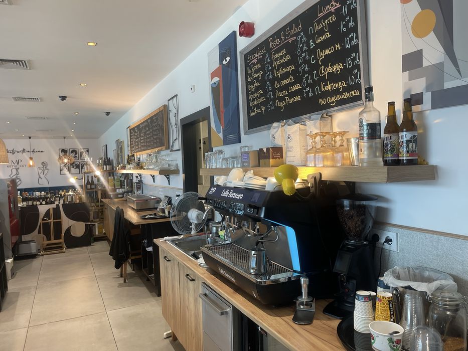 Спешно се продава цялостно оборудване за магазин, заведение,ресторант.