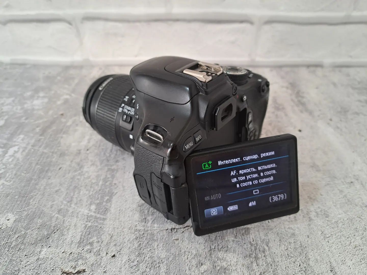 Продам зеркальный фотоаппарат Canon EOS 600D  (идеал)