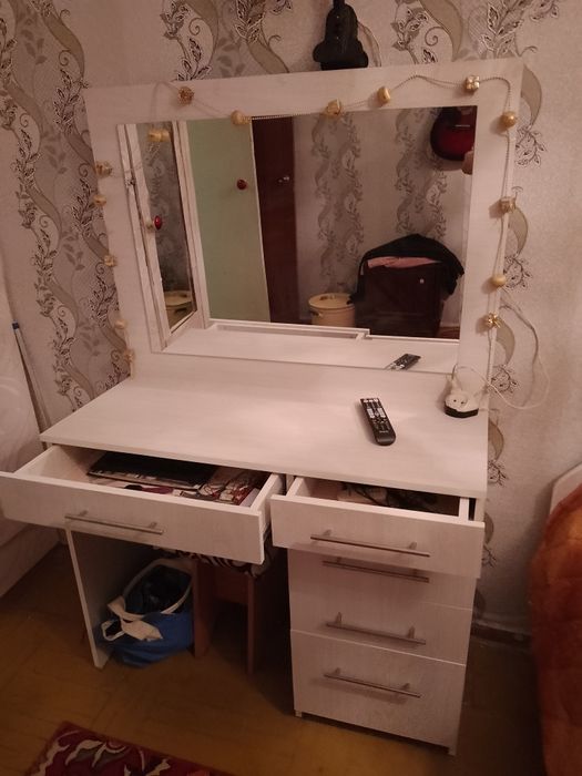 Продам спальный гарнитур