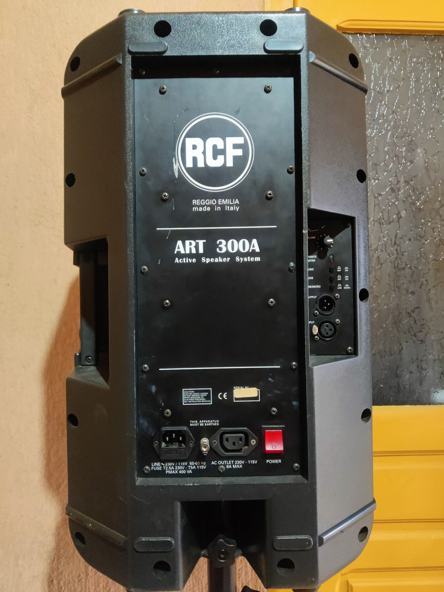 Vând boxe active RCF ART 300 A 400 W