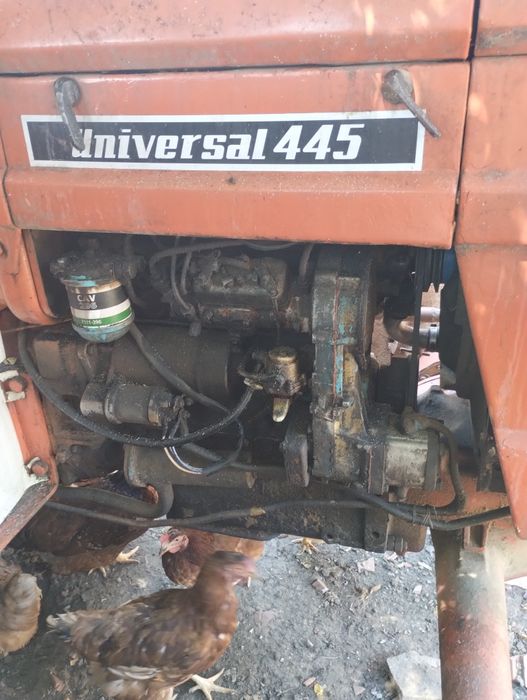 Tractor universal 445 DT