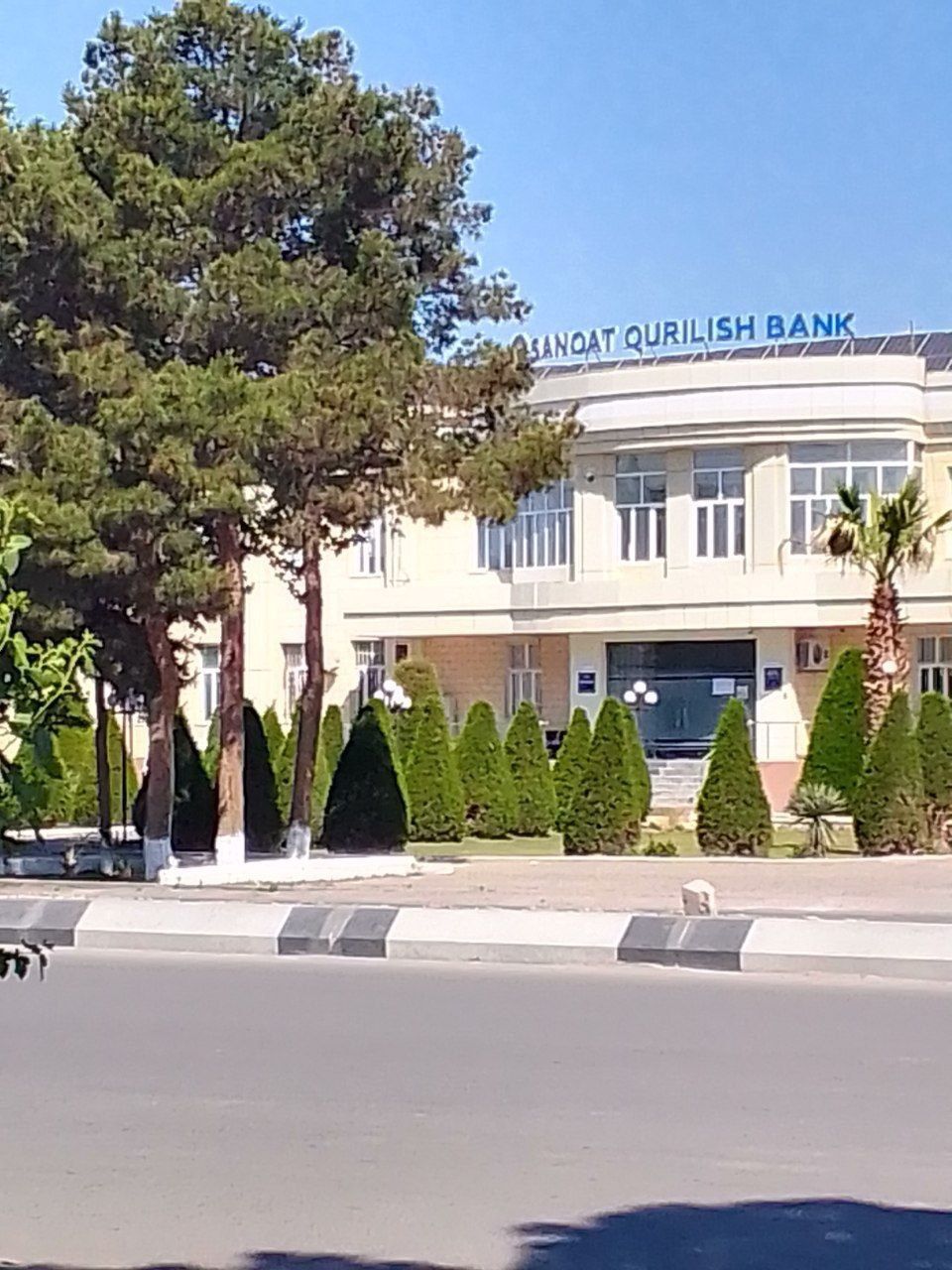 Uy sotiladi Azizbek restoran oldida