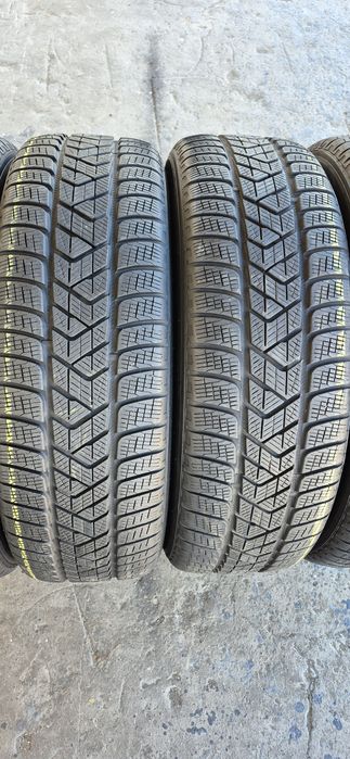 4 anvelope iarna Pirelli 235/65/19,dot 2022.Pretul este pe bucata