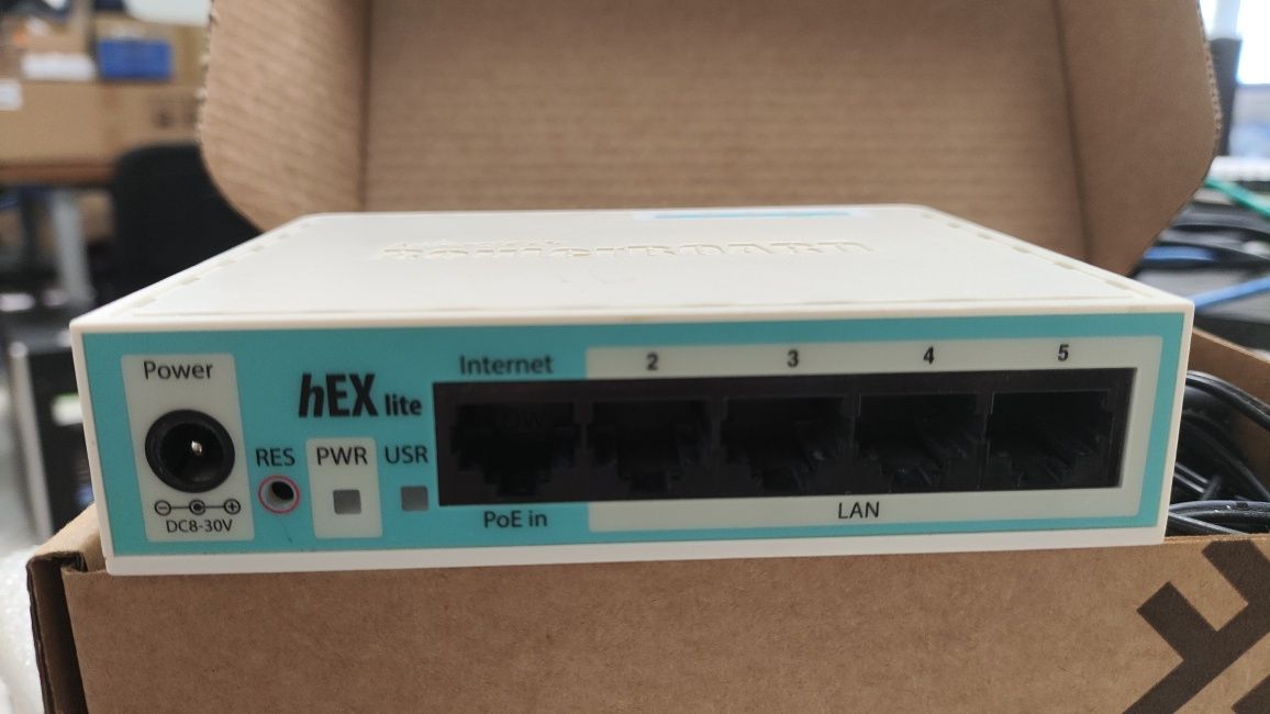 Кабелен Рутер Mikrotik RB750r2