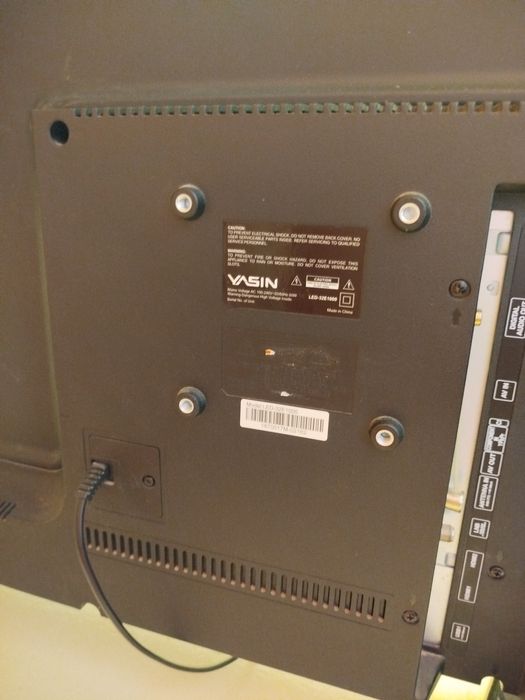 Продам телевизор 32" Yasin