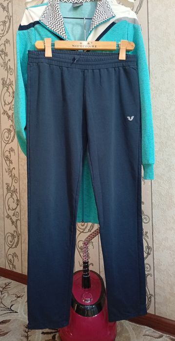 Спортивный женский костюм  Б/У