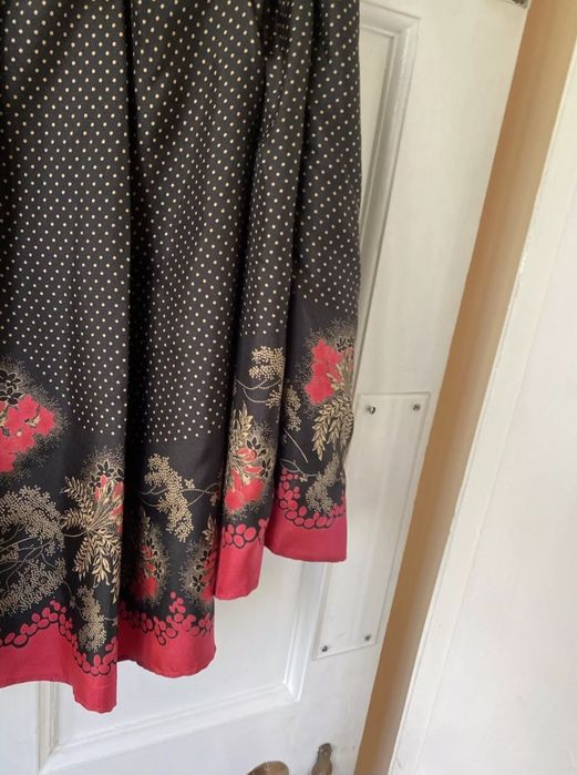 Пола Ted Baker, точки, цветя. разкроена