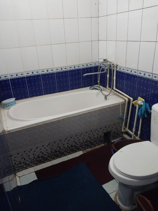 Шахар марказида жойлашган 2 хонали квартира ижарага берилади