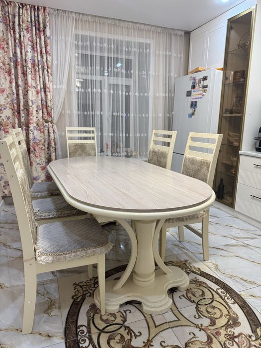 Стол со стульями